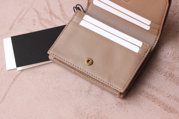 Replica Gucci Marmont Card Case Wallet 466492 - Stylish & Compact - Image 5