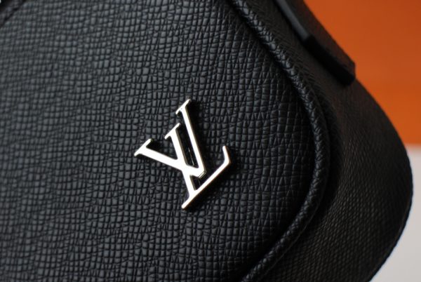 Louis Vuitton Pochette Kasai M30441 Replica - Chic Luxury Dupe - Image 5
