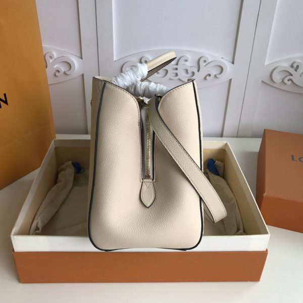 Replica Louis Vuitton Montaigne MM Bag in White - Image 4