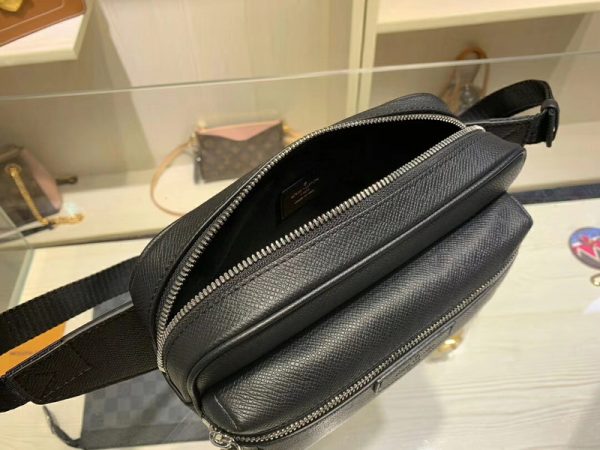 Louis Vuitton Replica M33438 Outdoor Bumbag - Stylish & Functional - Image 8