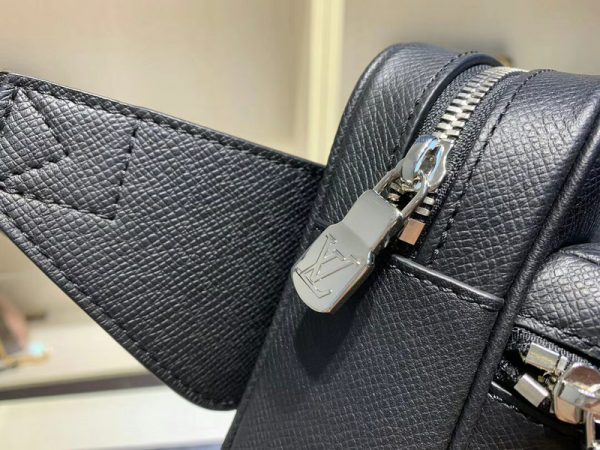 Louis Vuitton Replica M33438 Outdoor Bumbag - Stylish & Functional - Image 7