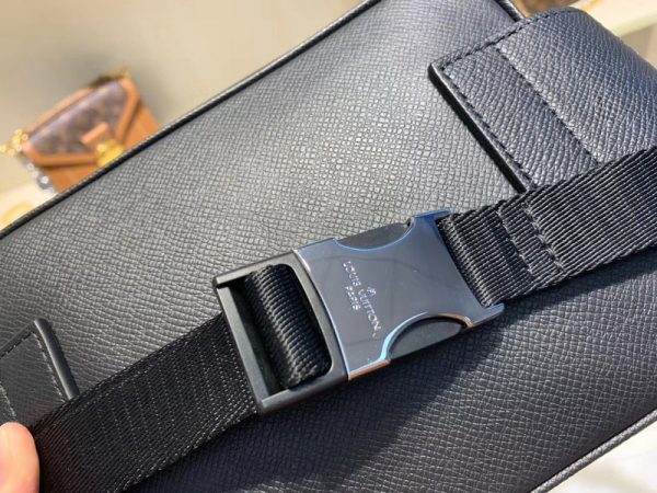 Louis Vuitton Replica M33438 Outdoor Bumbag - Stylish & Functional - Image 6