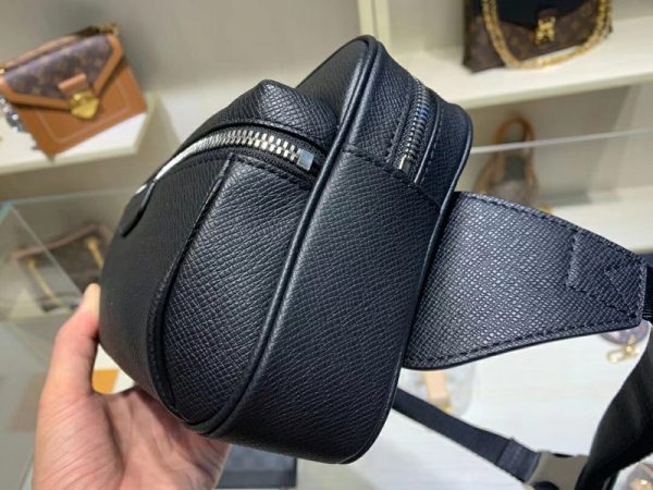Louis Vuitton Replica M33438 Outdoor Bumbag - Stylish & Functional - Image 3