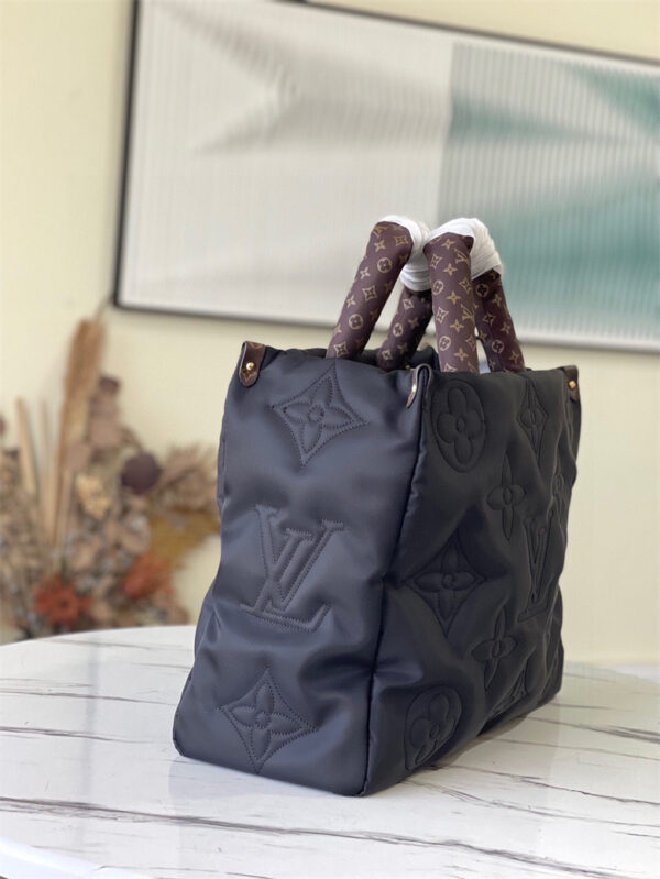 Replica LV Onthego GM Tote Bag in Black | Stylish Luxury Design - Image 9