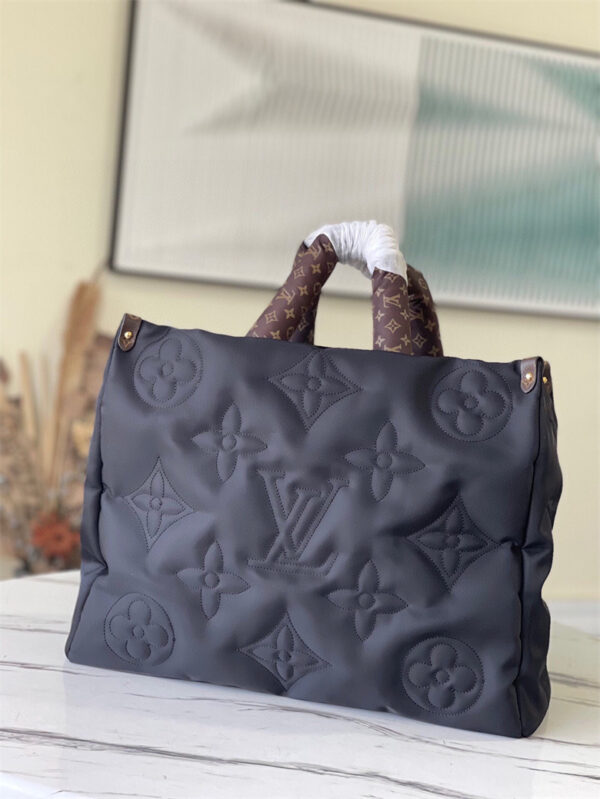 Replica LV Onthego GM Tote Bag in Black | Stylish Luxury Design - Image 8