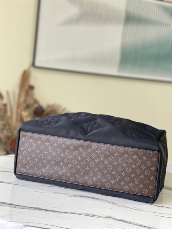 Replica LV Onthego GM Tote Bag in Black | Stylish Luxury Design - Image 11