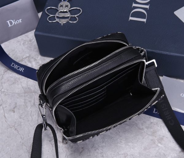 Replica Dior Men's Shoulder Strap Pouch - Image 6