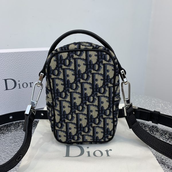 Replica Dior Men’s Pouch Phone Bag – Stylish & Compact - Image 3