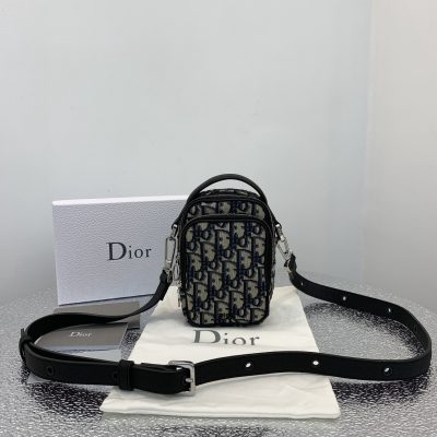 Replica Dior Men’s Pouch Phone Bag – Stylish & Compact
