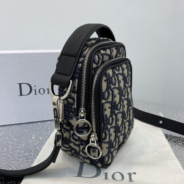 Replica Dior Men’s Pouch Phone Bag – Stylish & Compact - Image 4