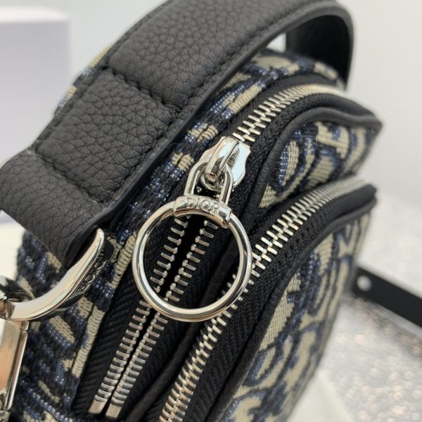 Replica Dior Men’s Pouch Phone Bag – Stylish & Compact - Image 5