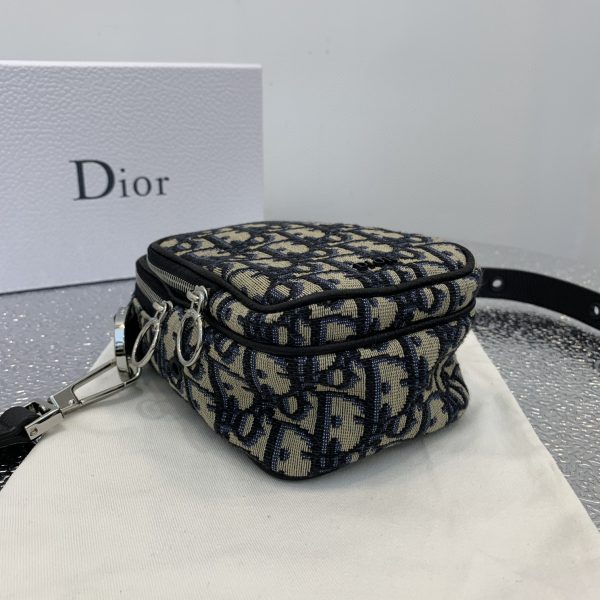 Replica Dior Men’s Pouch Phone Bag – Stylish & Compact - Image 6