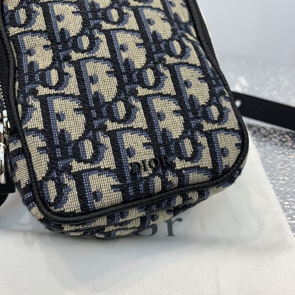 Replica Dior Men’s Pouch Phone Bag – Stylish & Compact - Image 7