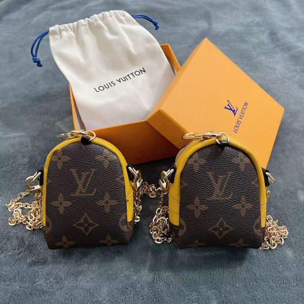 Replica LV Cartoon Charm Chain Wallet - Stylish & Compact - Image 2