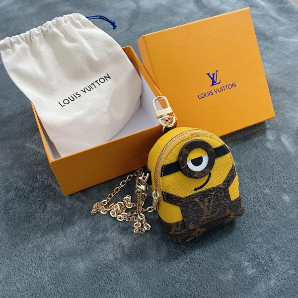 Replica LV Cartoon Charm Chain Wallet - Stylish & Compact - Image 3