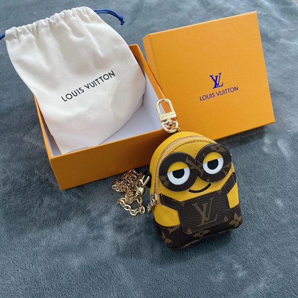 Replica LV Cartoon Charm Chain Wallet - Stylish & Compact - Image 4