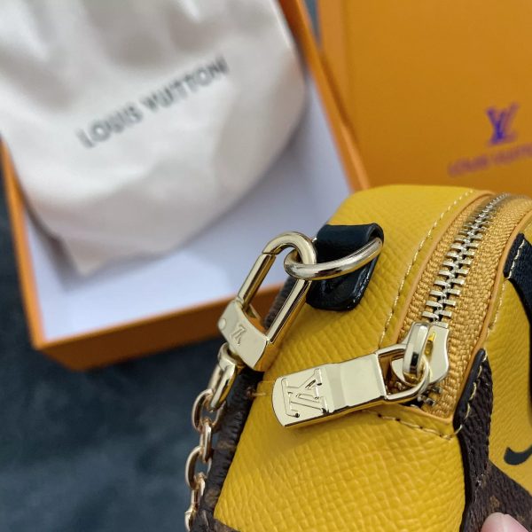 Replica LV Cartoon Charm Chain Wallet - Stylish & Compact - Image 5