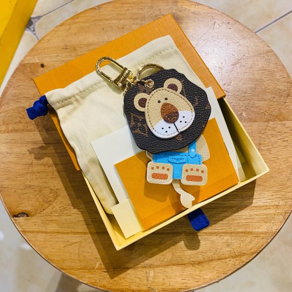 LV Replica Lion Key Holder & Bag Charm - Stylish Accessory - Image 5