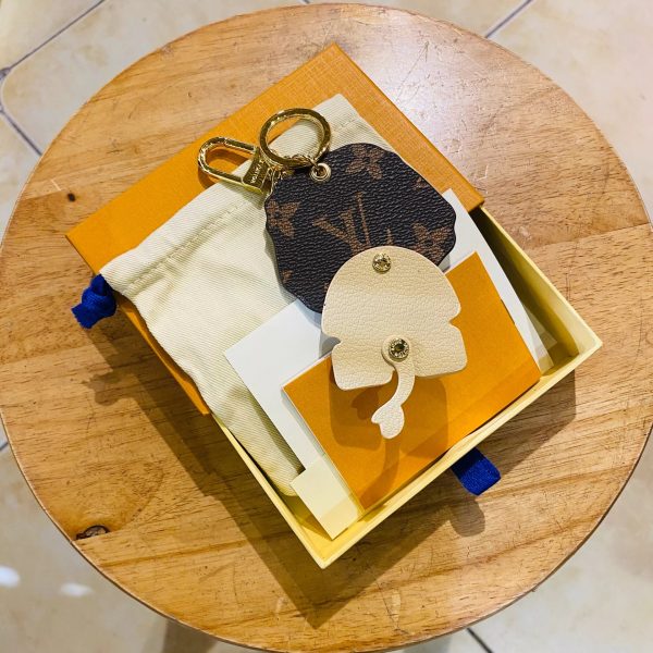 LV Replica Lion Key Holder & Bag Charm - Stylish Accessory - Image 2