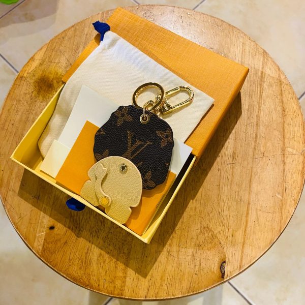 LV Replica Lion Key Holder & Bag Charm - Stylish Accessory - Image 4