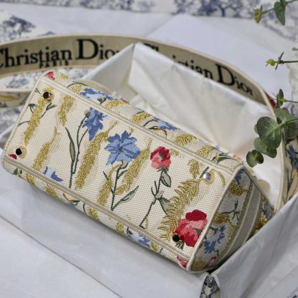 Replica Dior AAA Flowers Lady D-Lite Bag M0565 Embroidery - Image 3