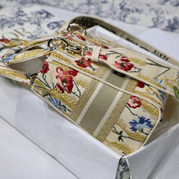 Replica Dior AAA Flowers Lady D-Lite Bag M0565 Embroidery - Image 4