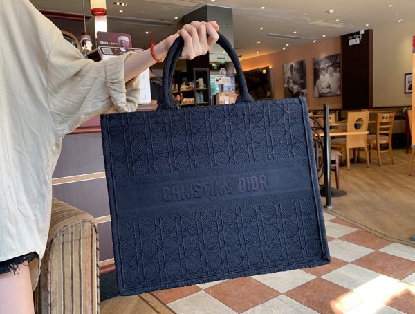 AAA Replica Dior Embroidery Book Tote 41.5×35 - Image 3