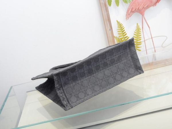 AAA Replica Dior Embroidery Book Tote 41.5×35 - Image 5