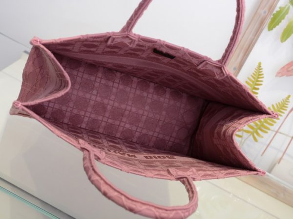 AAA Replica Dior Embroidery Book Tote 41.5×35 - Image 7