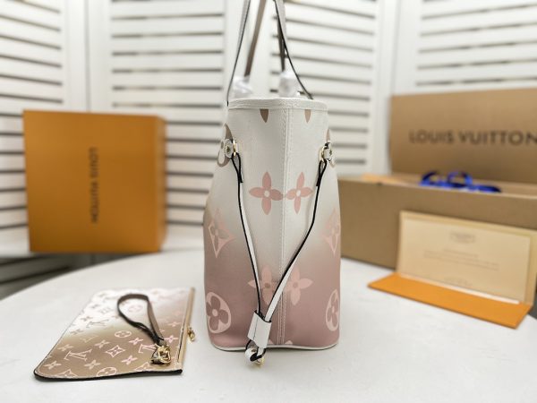 Replica Louis Vuitton Neverfull MM Tote - 3 Chic Styles - Image 10