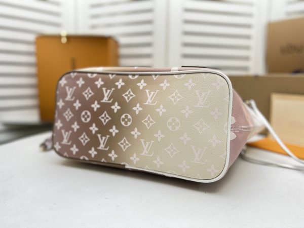 Replica Louis Vuitton Neverfull MM Tote - 3 Chic Styles - Image 12