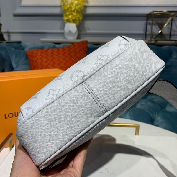 LV Replica Outdoor Bumbag M30247 | Stylish & Functional - Image 5