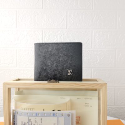 Replica Louis Vuitton Multiple Wallet M30530 - Stylish & Functional