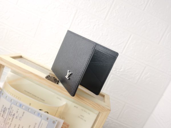 Replica Louis Vuitton Multiple Wallet M30530 - Stylish & Functional - Image 4