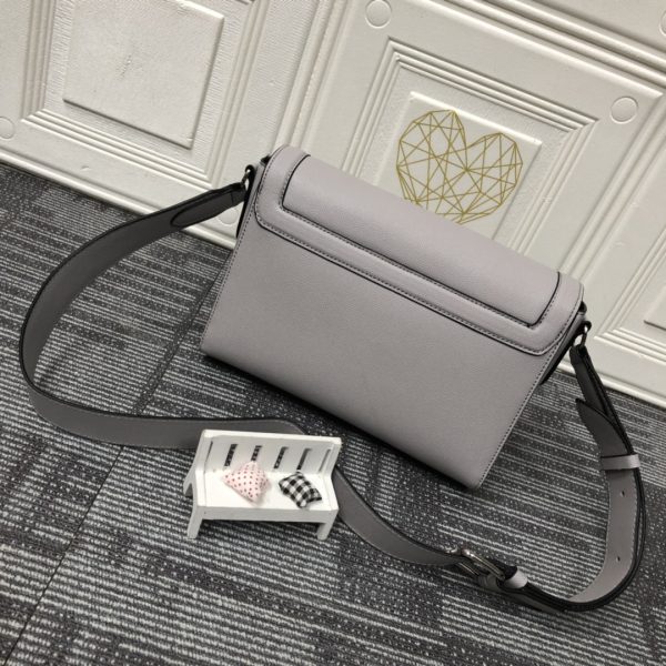 Replica LV New Flap Messenger Bag M30813 - Image 12