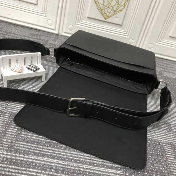 Replica LV New Flap Messenger Bag M30813 - Image 9