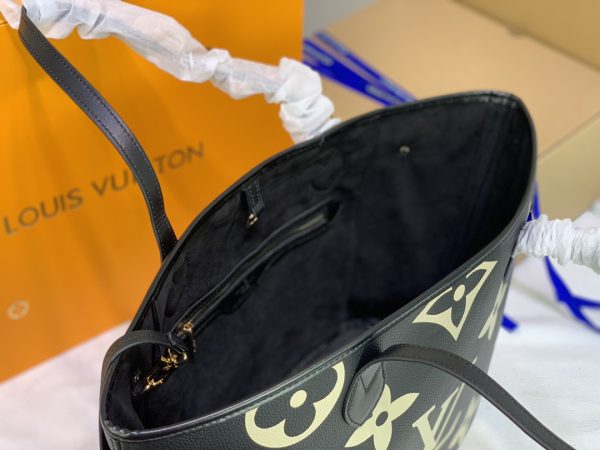 Replica LV Neverfull M45679 Tote in White/Black - Image 6