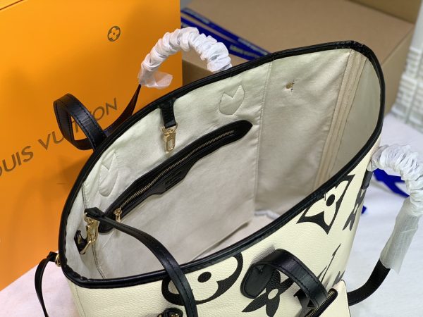 Replica LV Neverfull M45679 Tote in White/Black - Image 10