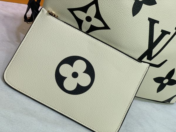 Replica LV Neverfull M45679 Tote in White/Black - Image 11
