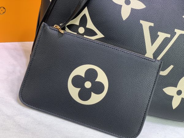 Replica LV Neverfull M45679 Tote in White/Black - Image 3