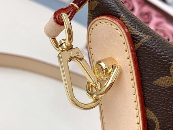 Replica Louis Vuitton Duffle Bag M43587 | Stylish Travel Essential - Image 5
