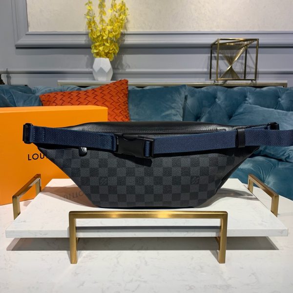 Replica LV Discovery Bumbag M44336 – Stylish & Functional - Image 2