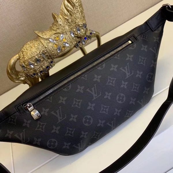 Replica LV Discovery Bumbag M44336 – Stylish & Functional - Image 7