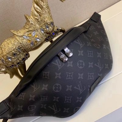 Replica LV Discovery Bumbag M44336 – Stylish & Functional