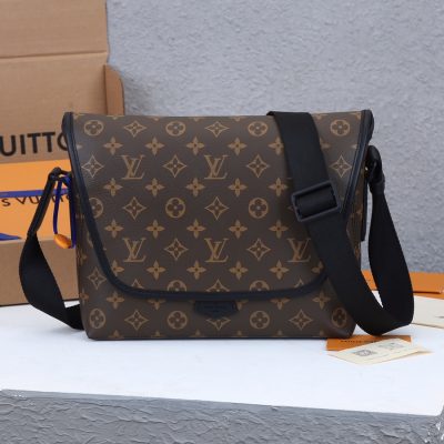Authentic-Style LV Magnetic Messenger Bag – Louis Vuitton Replica
