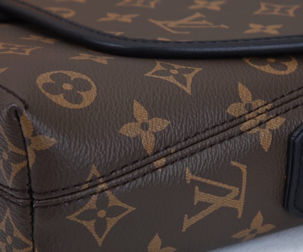 Authentic-Style LV Magnetic Messenger Bag – Louis Vuitton Replica - Image 5