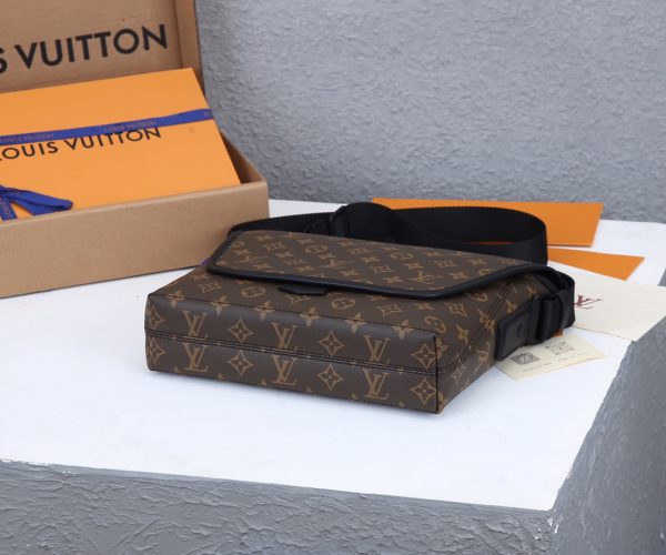 Authentic-Style LV Magnetic Messenger Bag – Louis Vuitton Replica - Image 6