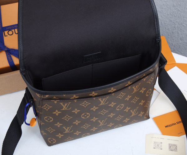 Authentic-Style LV Magnetic Messenger Bag – Louis Vuitton Replica - Image 7
