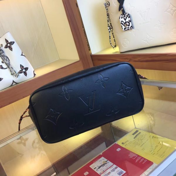 Replica LV Neverfull MM Tote in Black & White - Image 9