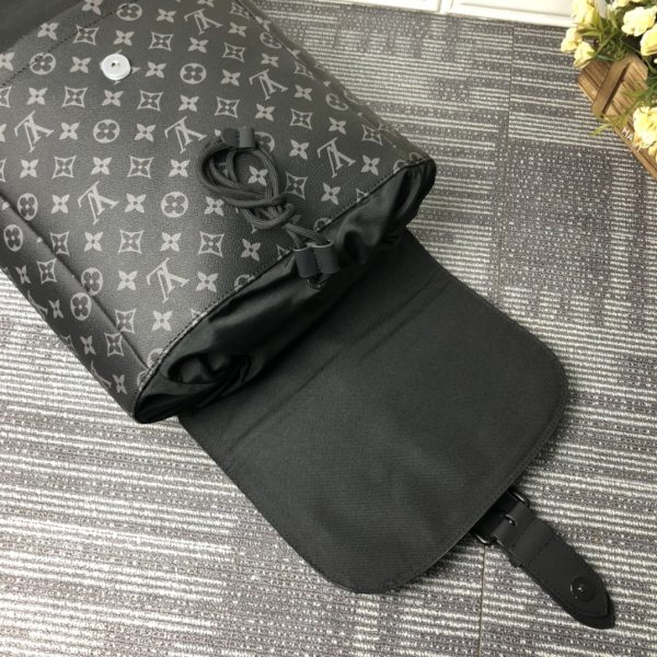 LV Replica Saumur Backpack M45913 - Classic Style, Timeless Design - Image 5